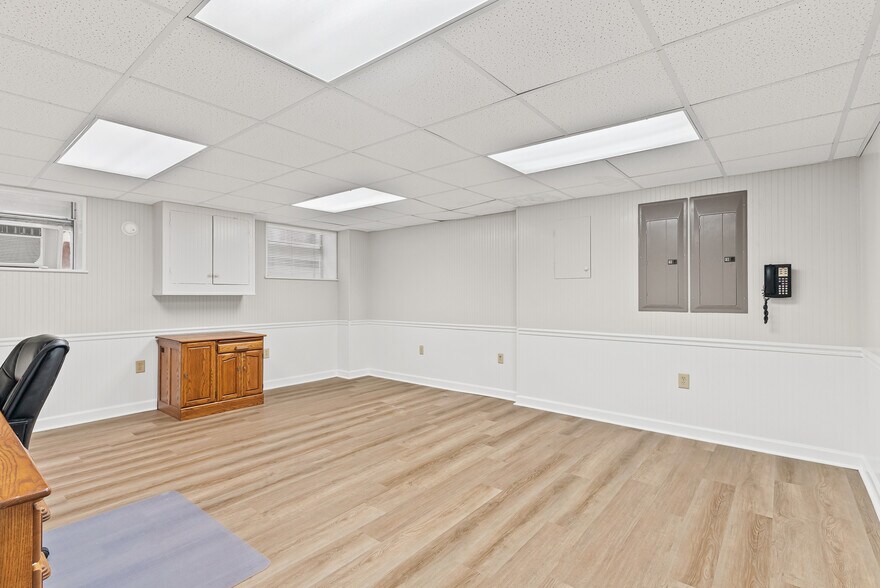 More Photos Of 525 7th St, Altavista Office For Sale