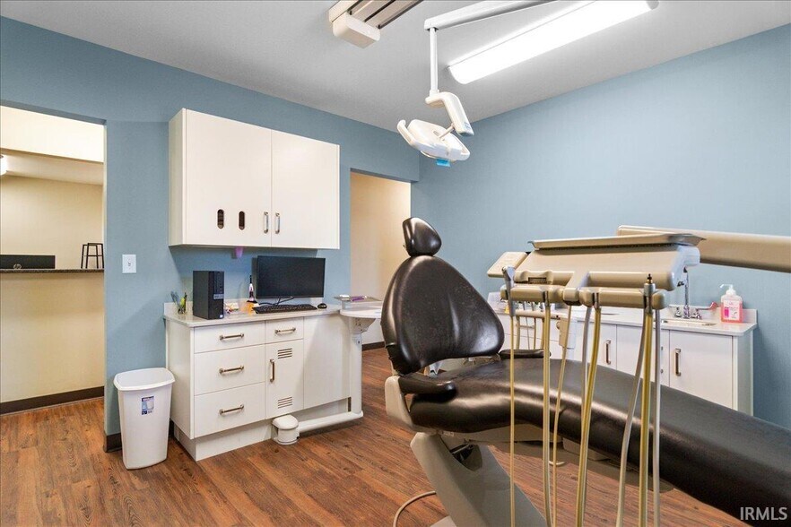 More Photos Of 310 S 5th Ave, Princeton Office For Sale
