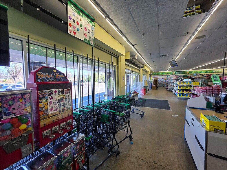 More Photos Of 816-820 E Arrowood Rd, Charlotte General Retail For Lease