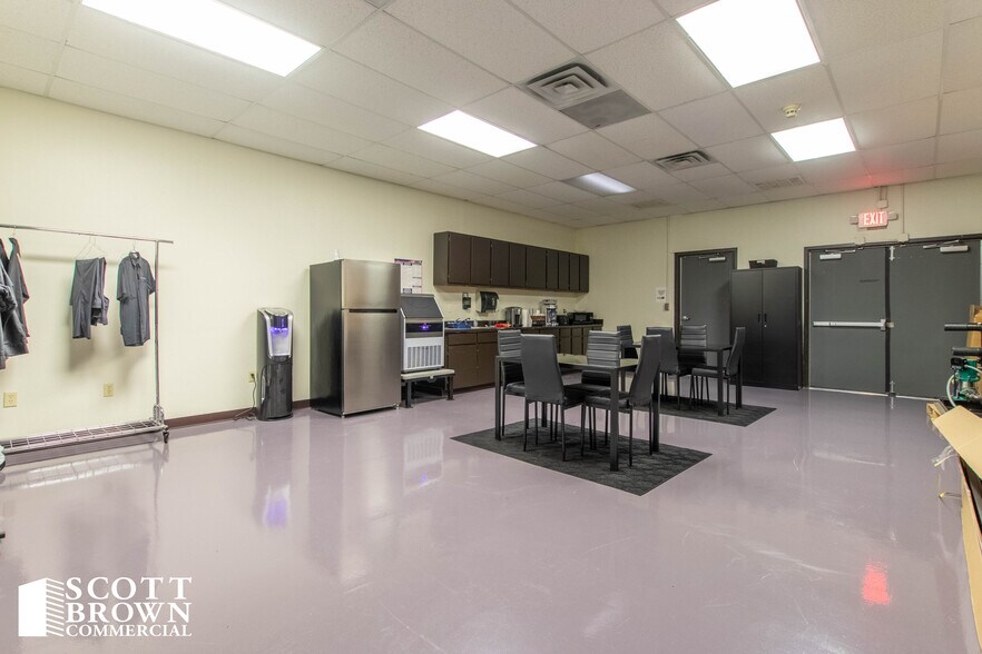 More Photos Of 10810 Alder Cir, Dallas Light Manufacturing For Lease