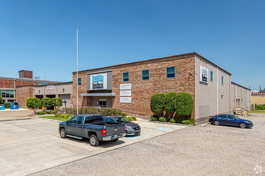 More Photos Of 2301 Julia St, New Orleans Warehouse For Lease