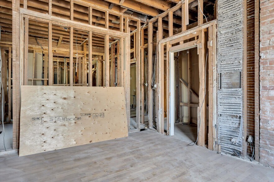 More Photos Of 514 Aylmer St N, Peterborough Multifamily For Sale