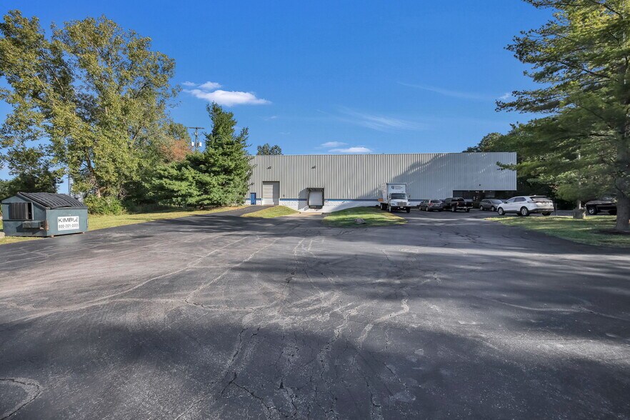 More Photos Of 700 O'Neill Dr, Hebron Warehouse For Lease