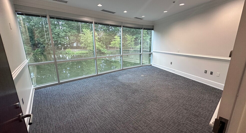 More Photos Of 4301 Dominion Blvd, Glen Allen Office For Lease