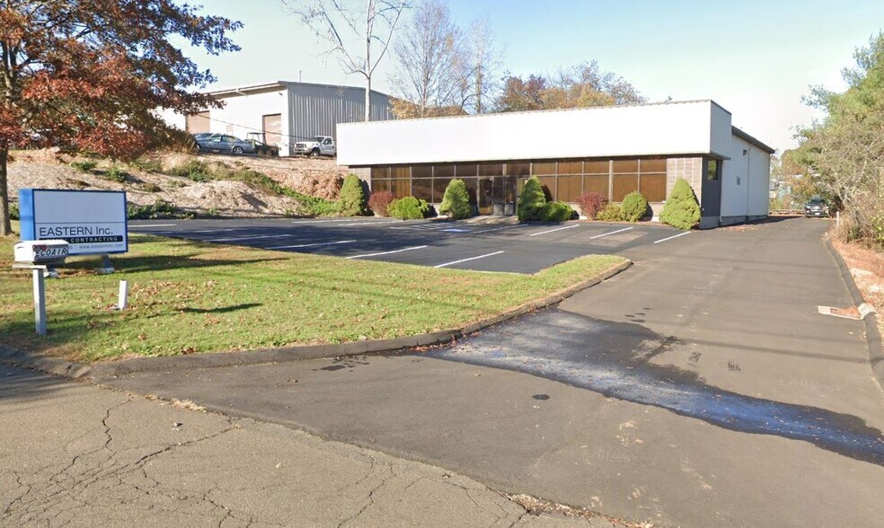 More Photos Of 21 Overlook Dr, Hamden Distribution For Lease