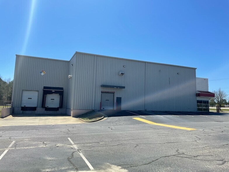 More Photos Of 2915 Gillespie St, Fayetteville Flex For Sale