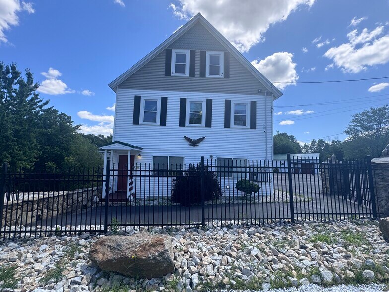 More Photos Of 16 Concord Hill Rd, Pittsfield Office For Sale