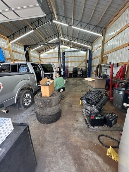 More Photos Of 21 Executive Dr, Crossville Service Station For Sale