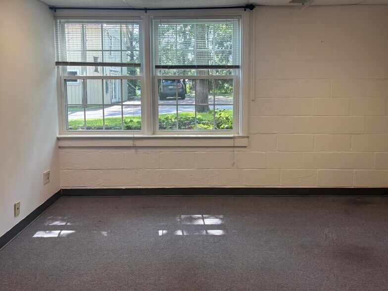 More Photos Of 53 W Brandt Blvd, Salunga Office Residential For Lease