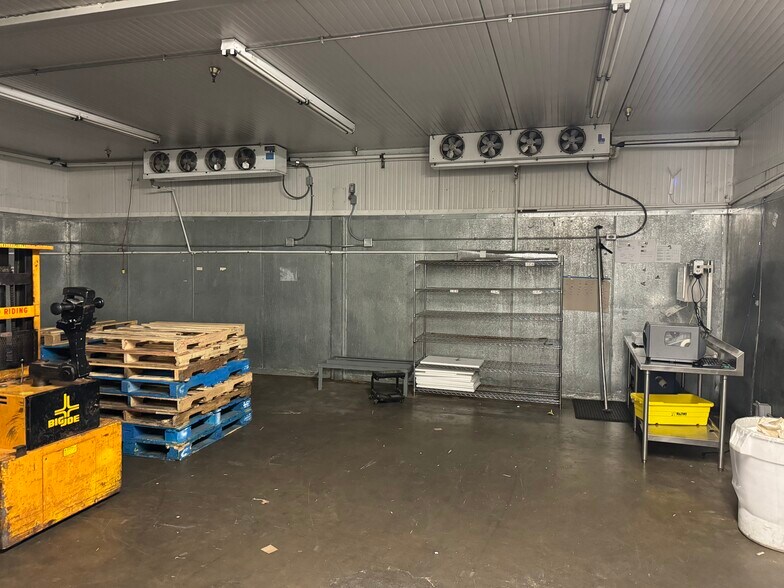 More Photos Of 1926 W Elk Pl, Denver Manufacturing For Sale