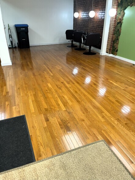 More Photos Of 25-27 N Washington St, Ypsilanti General Retail For Sale