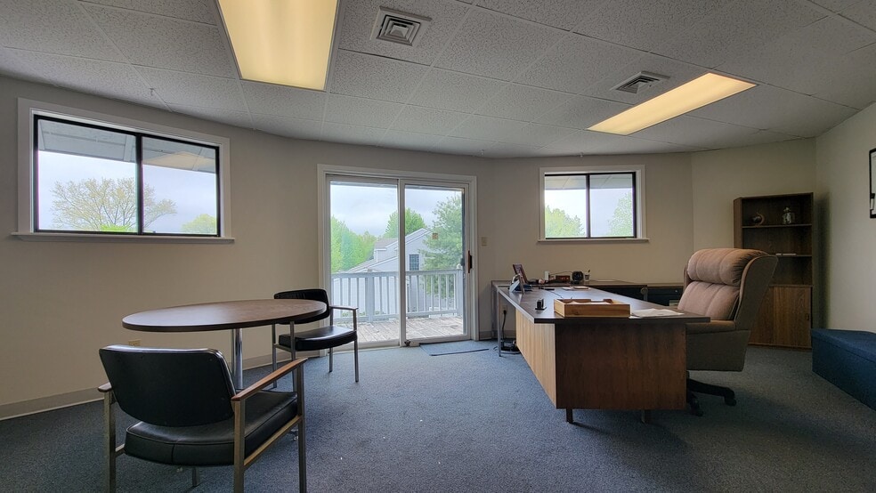 More Photos Of 1006 S Main St, Plantsville Office For Lease