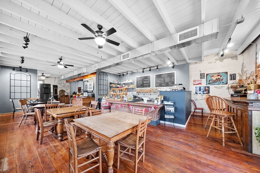 More Photos Of 5595 Walnut St, Augusta Storefront For Sale