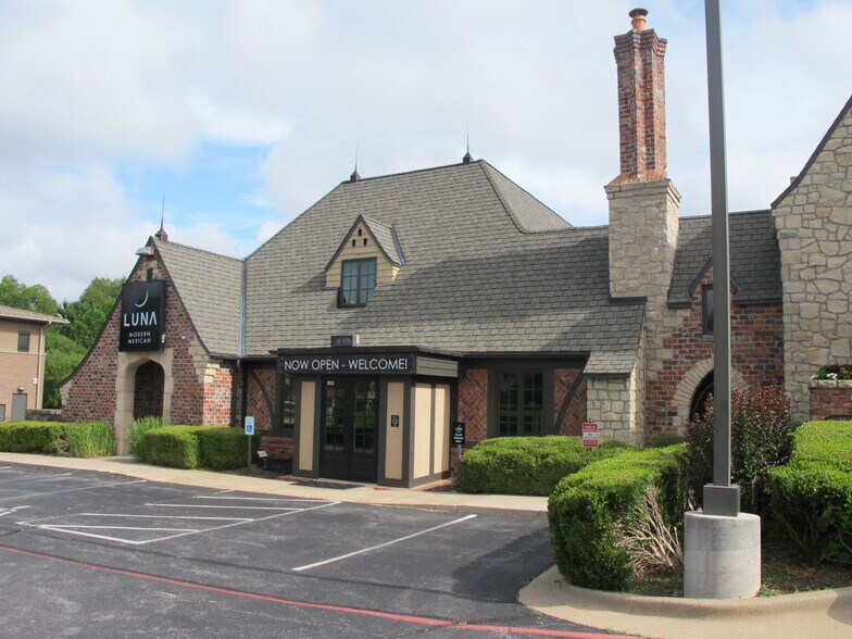 More Photos Of 2925 E Battlefield St, Springfield Office For Lease