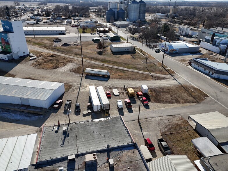 More Photos Of 515 6th St, Clay Center Warehouse For Sale