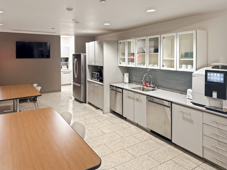 More Photos Of 1980 Festival Plaza Dr, Las Vegas Coworking Space