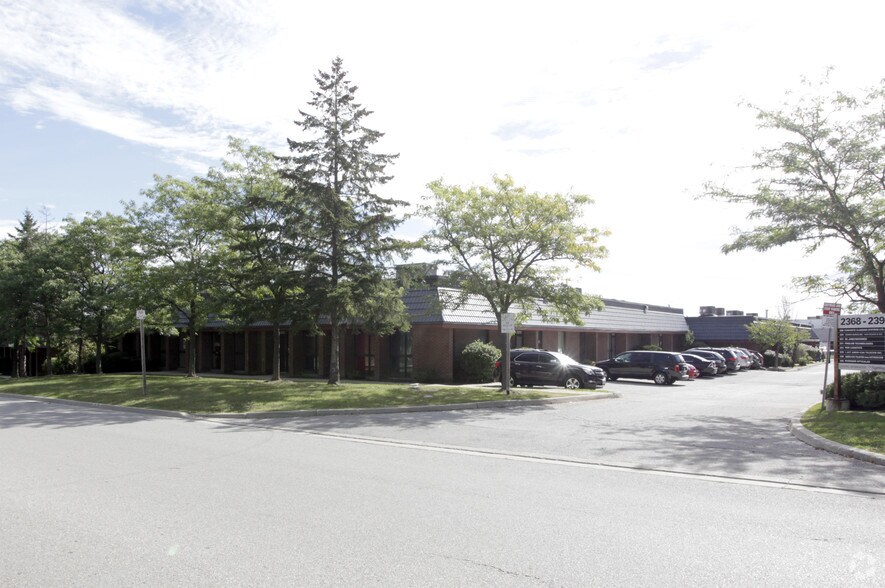 More Photos Of 3120 Glen Erin Dr, Mississauga Light Distribution For Lease