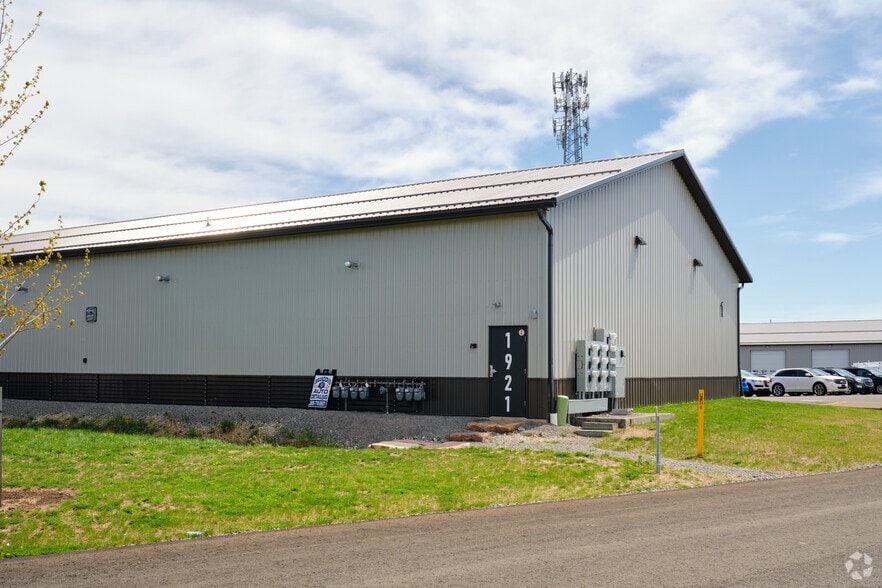 More Photos Of 1921 Brighton Henrietta Town Line Rd, Rochester Light Manufacturing For Lease