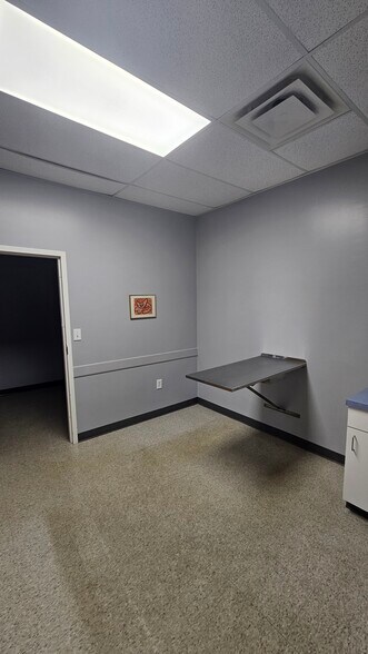 More Photos Of 6460 Atlanta Hwy, Alpharetta Veterinarian Kennel For Lease