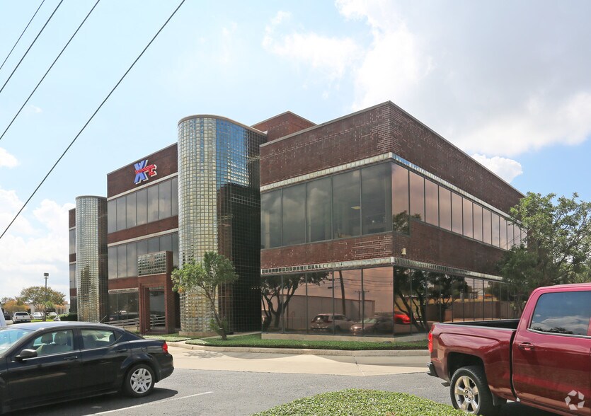More Photos Of 100 Sandau Rd, San Antonio Office For Lease