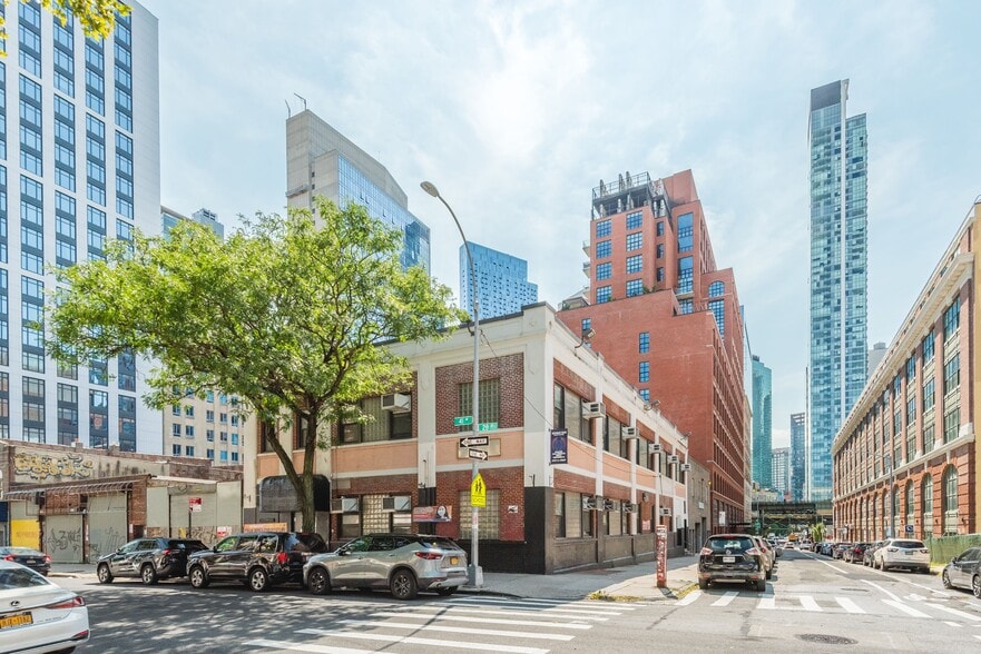 Primary Photo Of 2804 41st Ave, Long Island City Apartments For Sale