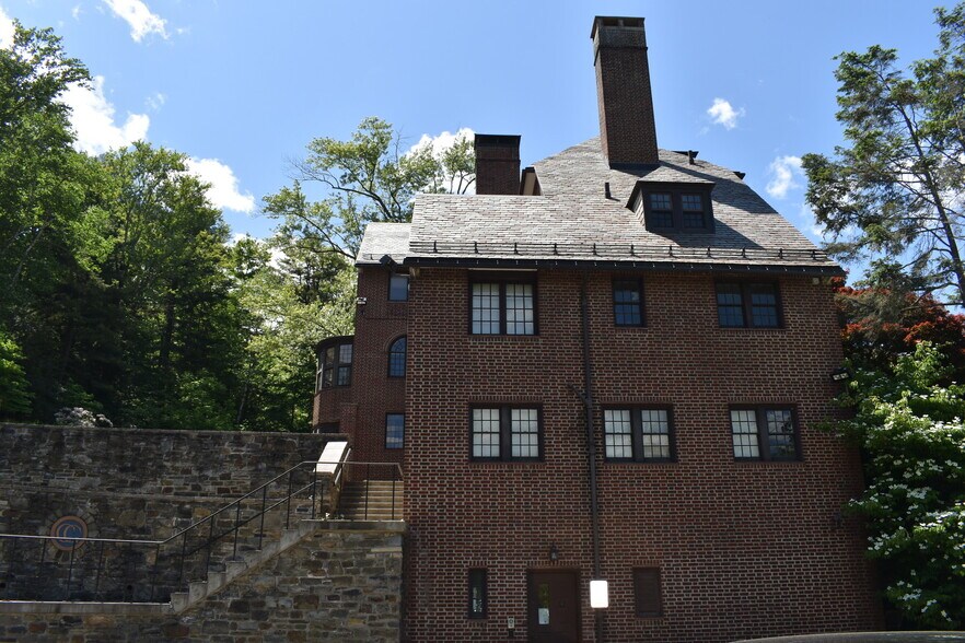 More Photos Of 9 Park Pl, Corning Specialty For Sale