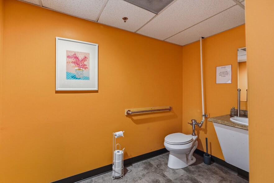 More Photos Of 36 Carpenter Street St, Keene Office For Sale