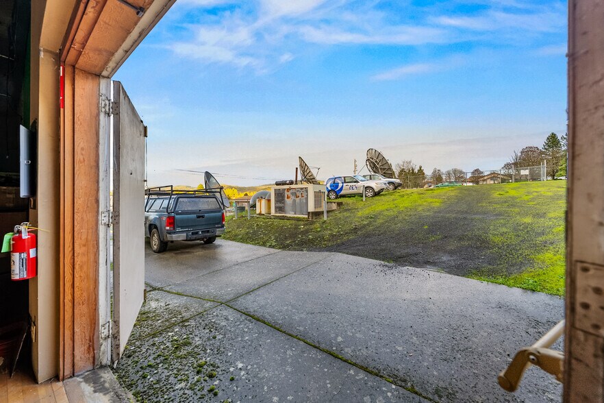 More Photos Of 655 W Umpqua St, Roseburg Radio TVTransmission Facilities For Sale