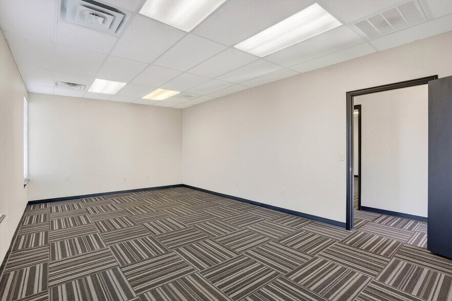 More Photos Of 17311 NE 23rd St, Choctaw Office For Lease