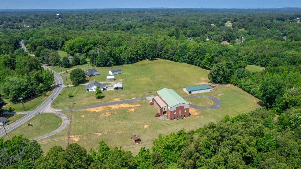 More Photos Of 217 E Aiken Rd, Eden Showroom For Lease