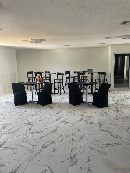 More Photos Of 4701 Downman Rd, New Orleans Bar For Lease