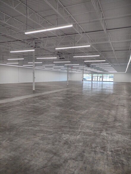 More Photos Of 1325 E Jackson St, Macomb Department Store For Lease