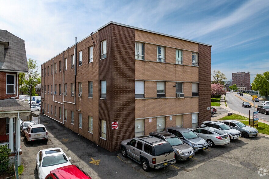 More Photos Of 44 Glenwood Ave, East Orange Office For Lease