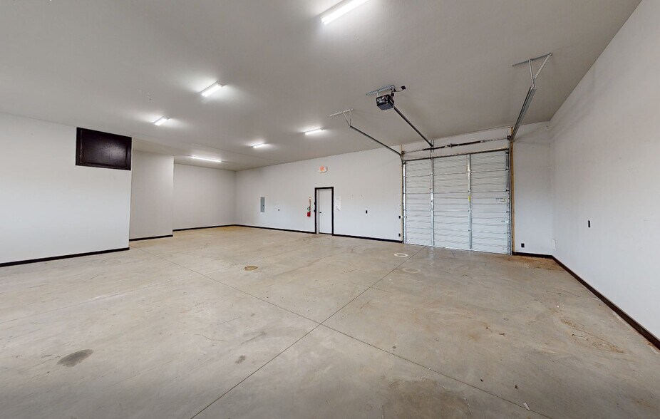 More Photos Of 1716 Signal Ridge Dr, Edmond Office For Sale