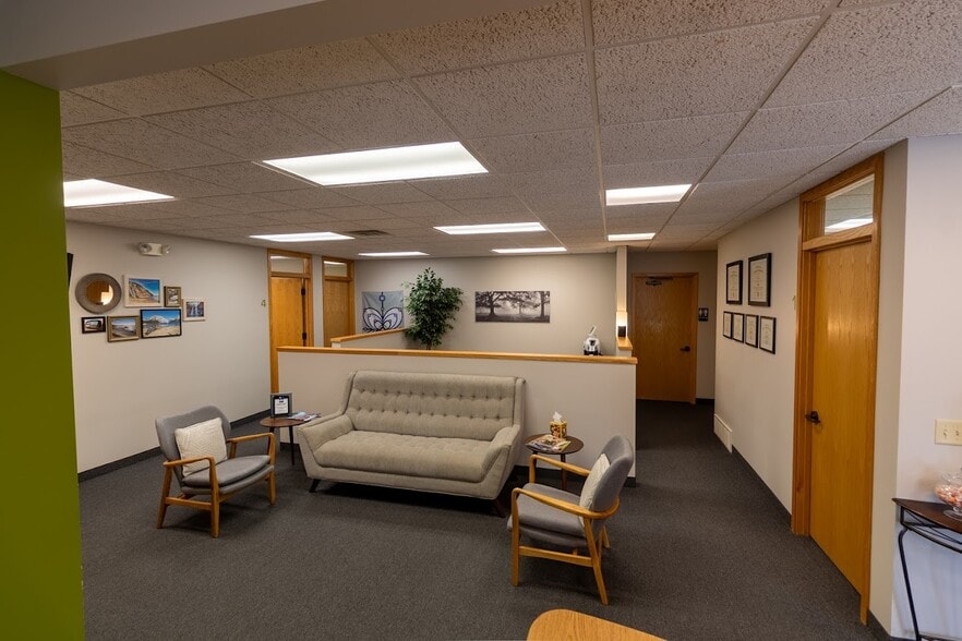 More Photos Of 833 E 16th St, Holland Bank For Lease