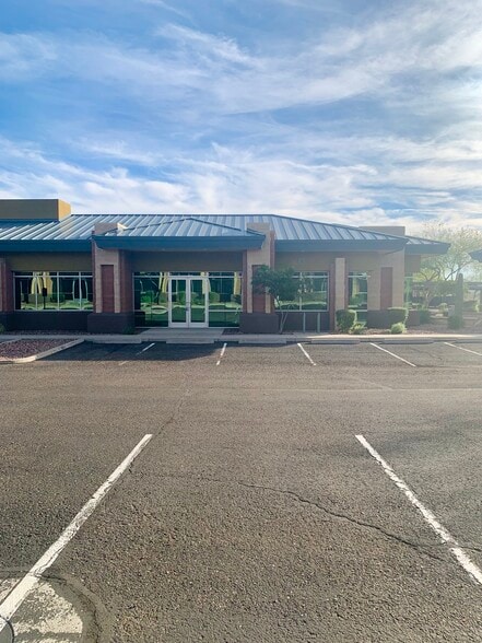 More Photos Of 41810 N Venture Dr, Phoenix Office For Sale
