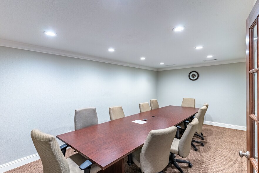 More Photos Of 6110 Dalrock Rd, Rowlett Office For Lease