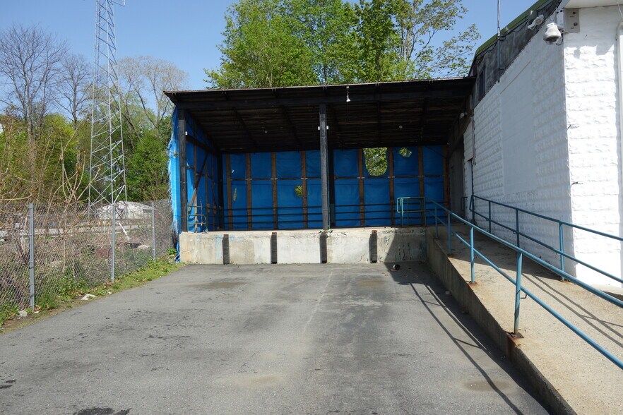 More Photos Of 25 Summer Ave, Waltham Manufacturing For Lease