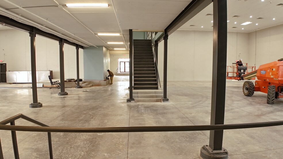 More Photos Of 38450 Tanger Dr, North Branch Service Station For Lease