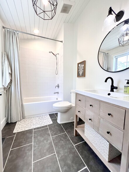 More Photos Of 204 Country Commons Rd, Trout Valley Specialty For Sale