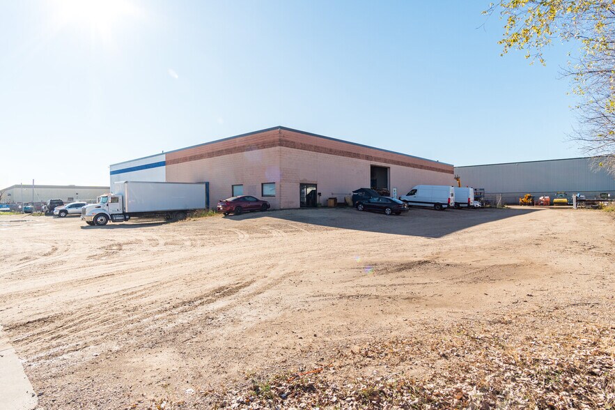 More Photos Of 2809 Larson St, La Crosse Warehouse For Sale