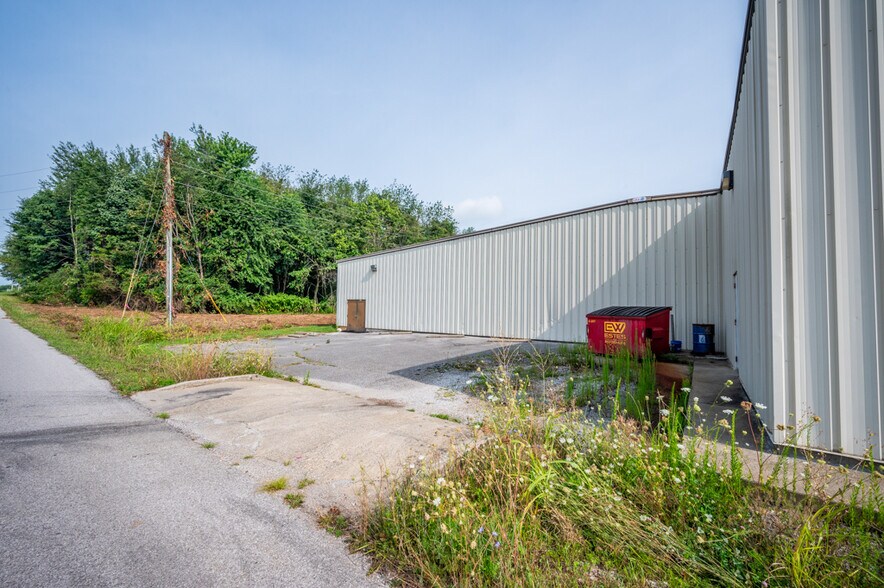 More Photos Of 1849 Gardner Ln NW, Corydon Sports And Entertainment For Sale