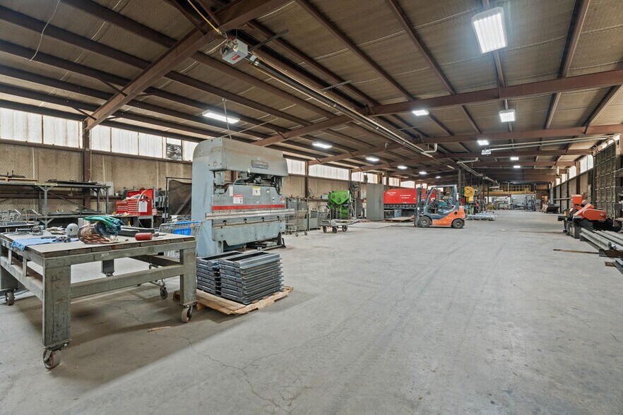 More Photos Of 3917 Clovis Rd, Lubbock Warehouse For Lease
