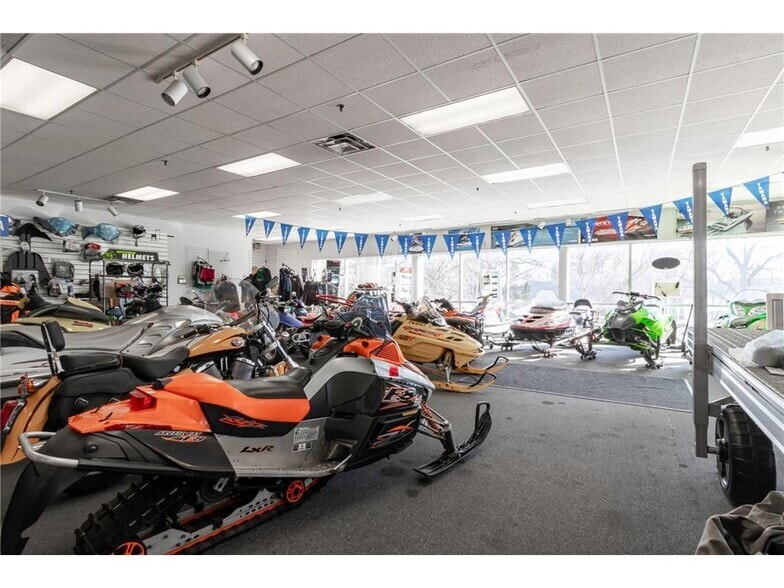More Photos Of 4388 Shoreline Dr, Spring Park Storefront Retail Office For Sale