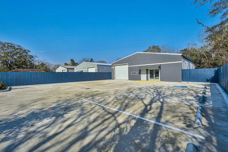 More Photos Of 4104 Dawn St, Houston Warehouse For Lease