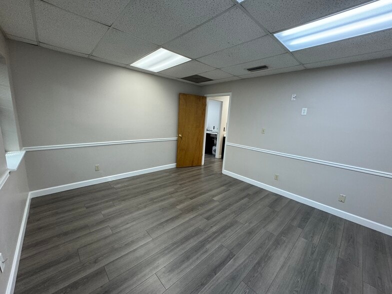 More Photos Of 3938 Sunbeam Rd, Jacksonville Medical For Sale