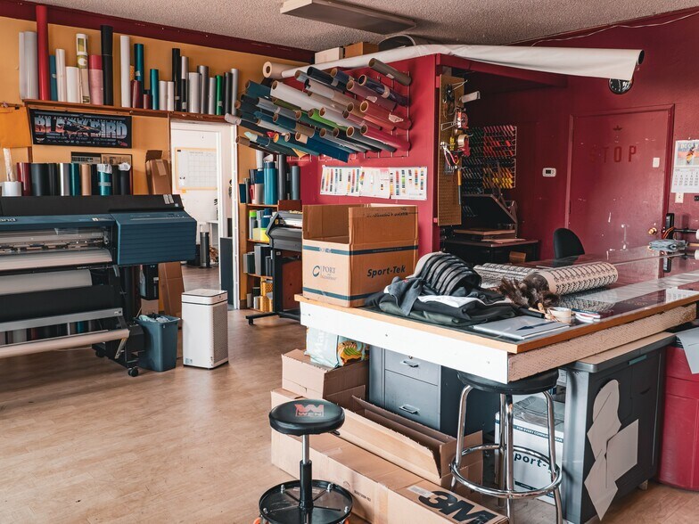 More Photos Of 1203 12th St, Hood River Showroom For Sale