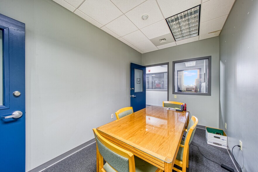 More Photos Of 99 Middle St, Manchester Office Residential For Sale