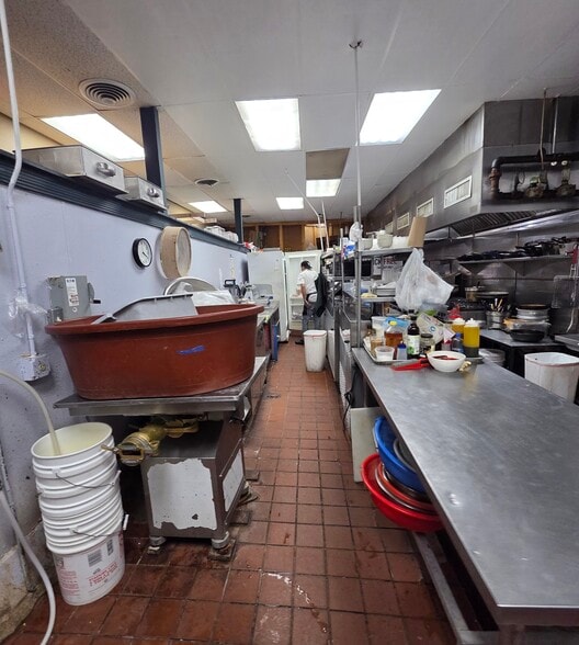 More Photos Of 7311 Little River Tpke, Annandale Storefront For Sale