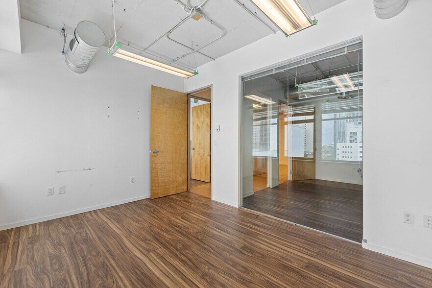 More Photos Of 14 NE 1st Ave, Miami Office For Sale